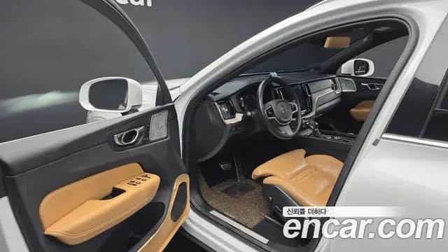 Volvo XC60 2019 — Şəkil 6/20