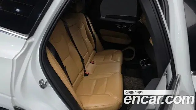 Volvo XC60 2019 — Şəkil 7/20