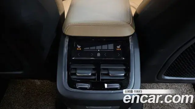 Volvo XC60 2019 — Şəkil 17/20