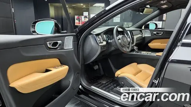 Volvo XC60 2019 — Фото 11/20