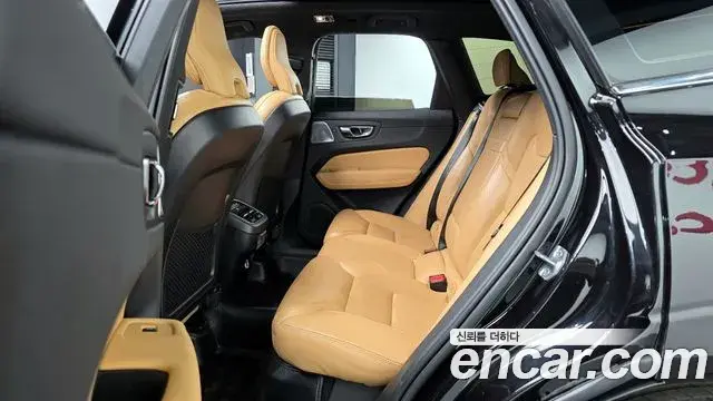 Volvo XC60 2019 — Фото 12/20