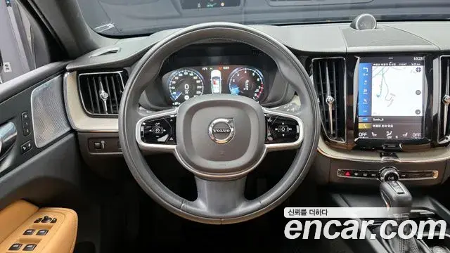 Volvo XC60 2019 — Фото 13/20