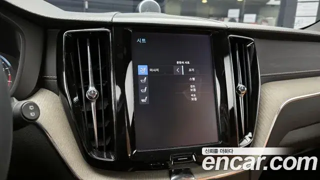 Volvo XC60 2019 — Фото 17/20