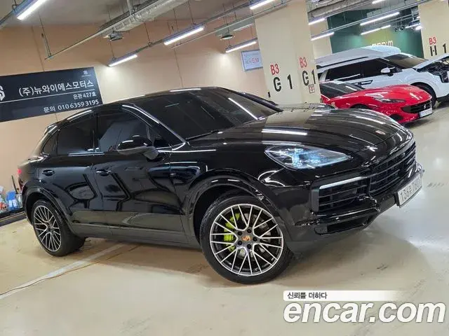 Porsche Cayenne 2021 — ფოტო 10/20