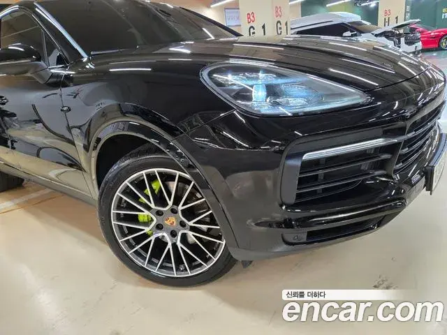 Porsche Cayenne 2021 — ფოტო 1/20