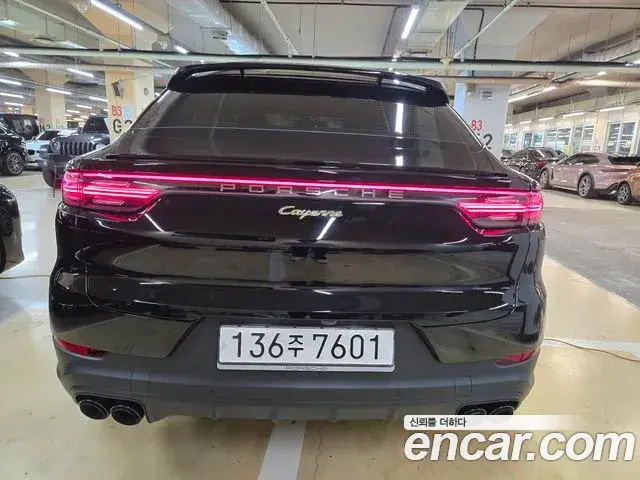 Porsche Cayenne 2021 — ფოტო 11/20