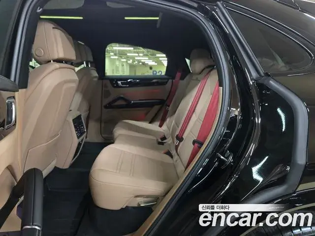 Porsche Cayenne 2021 — ფოტო 7/20