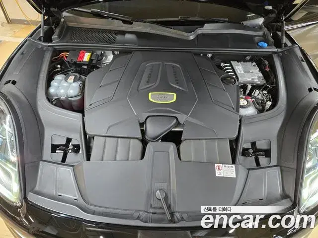 Porsche Cayenne 2021 — ფოტო 19/20