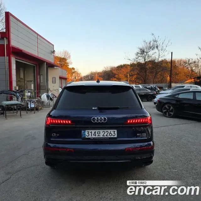 Audi Q7 2023 — ფოტო 9/20