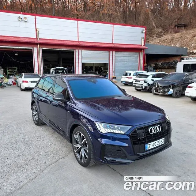 Audi Q7 2023 — ფოტო 5/20