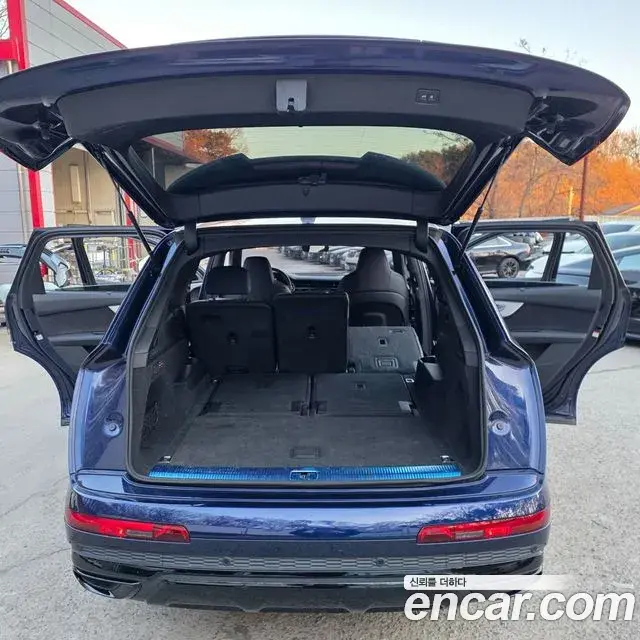 Audi Q7 2023 — ფოტო 4/20