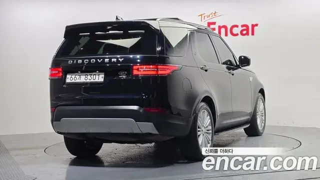 Land Rover Discovery 5 2018 — ფოტო 15/20