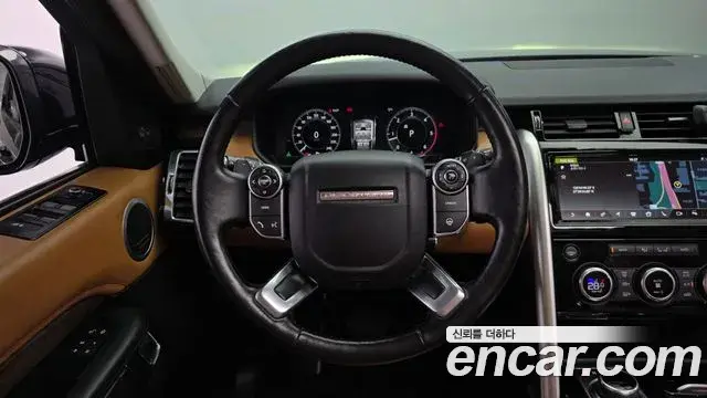 Land Rover Discovery 5 2018 — ფოტო 14/20