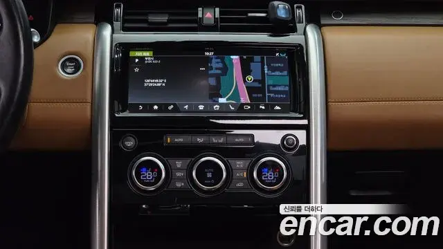 Land Rover Discovery 5 2018 — ფოტო 17/20