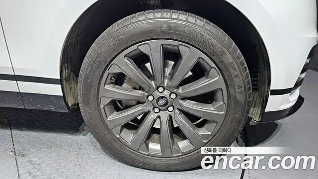 Land Rover Range Rover Velar 2023 — ფოტო 10/20