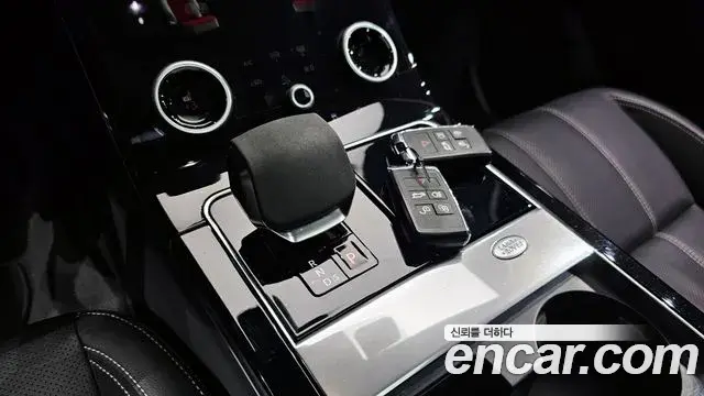 Land Rover Range Rover Velar 2023 — ფოტო 5/20