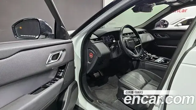 Land Rover Range Rover Velar 2023 — ფოტო 16/20