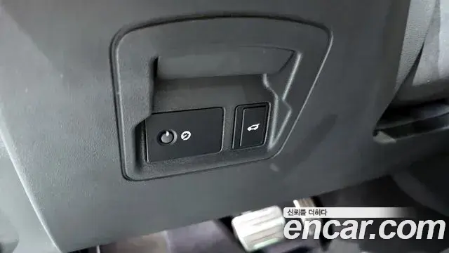 Land Rover Range Rover Velar 2023 — ფოტო 6/20