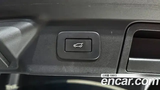 Land Rover Range Rover Velar 2023 — ფოტო 8/20