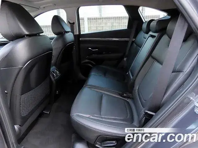 Hyundai Tucson Hybrid 2023 — Photo 13/20