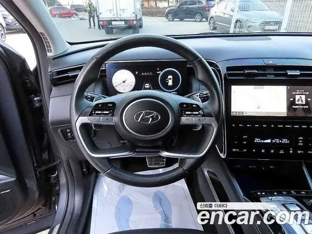Hyundai Tucson Hybrid 2023 — Photo 8/20