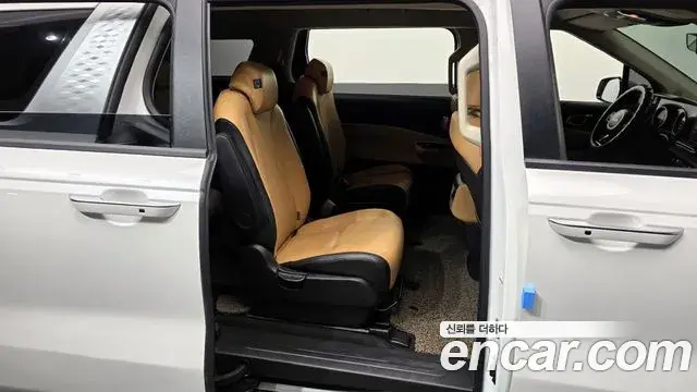 Kia Carnival 2022 — Photo 12/20