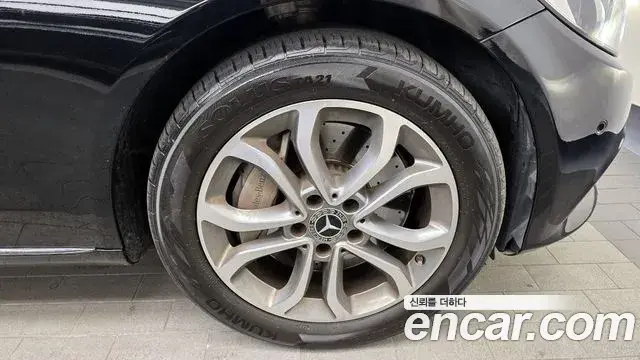 Mercedes-Benz C-Class 2018 — Şəkil 16/20