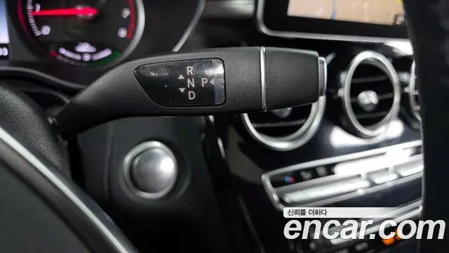 Mercedes-Benz C-Class 2018 — Şəkil 17/20
