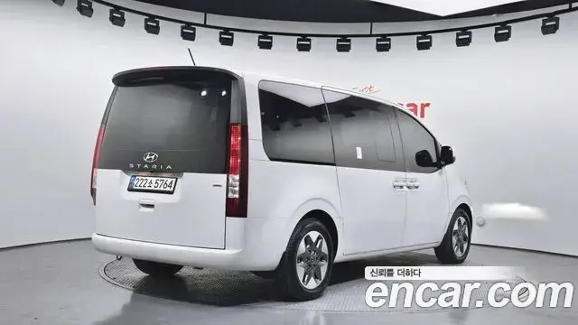 Hyundai Staria 2023 — Şəkil 9/20