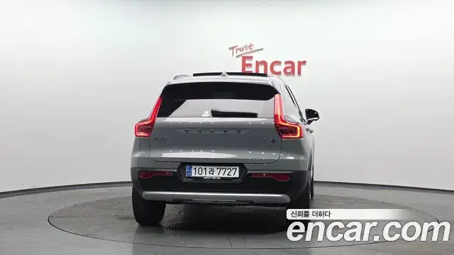 Volvo XC40 2024 — ფოტო 13/21