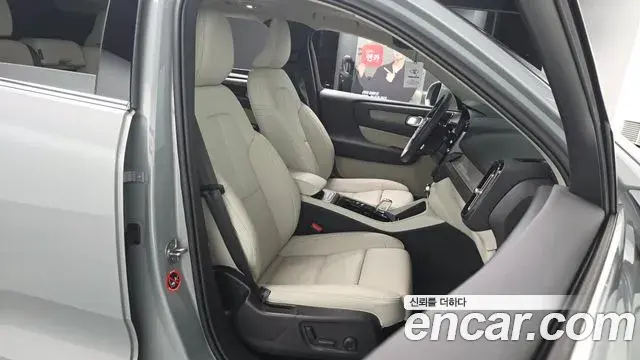 Volvo XC40 2024 — ფოტო 19/21