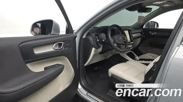 Volvo XC40 2024 — ფოტო 11/21