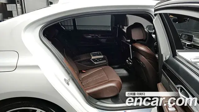 BMW 7 Series 2019 — Şəkil 9/20