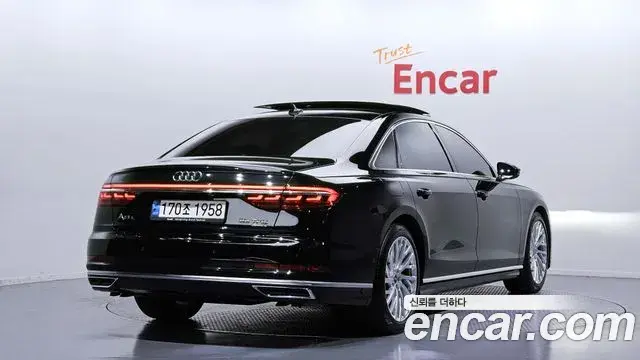 Audi A8 2021 — ფოტო 13/20