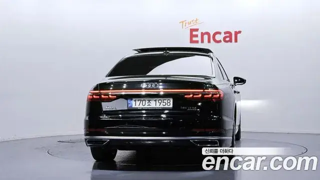 Audi A8 2021 — ფოტო 17/20