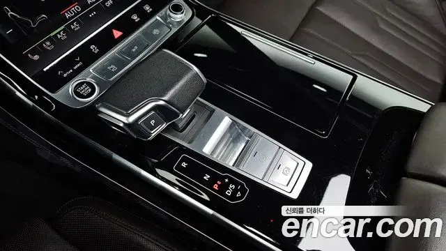 Audi A8 2021 — ფოტო 7/20