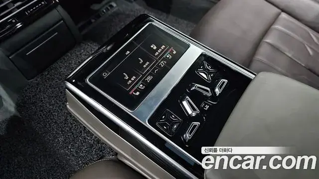 Audi A8 2021 — ფოტო 14/20