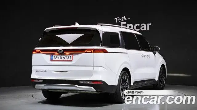 Kia Carnival 2021 — Фото 1/20