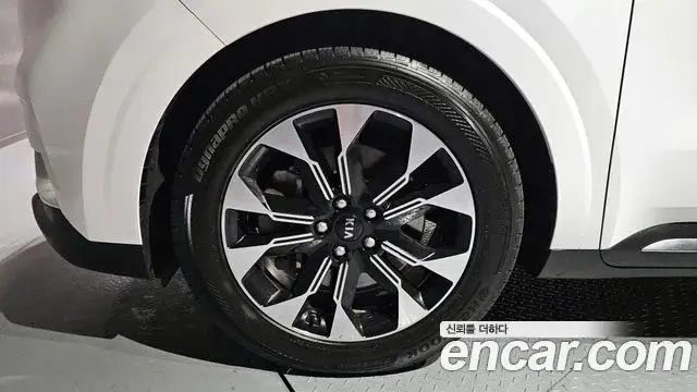 Kia Carnival 2021 — Фото 4/20