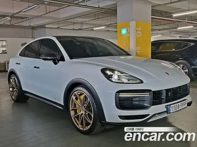 Porsche Cayenne 2023 — Photo 7/20