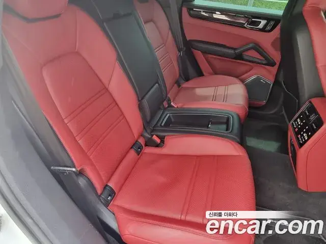 Porsche Cayenne 2023 — Photo 6/20