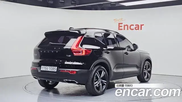 Volvo XC40 2020 — Photo 19/20