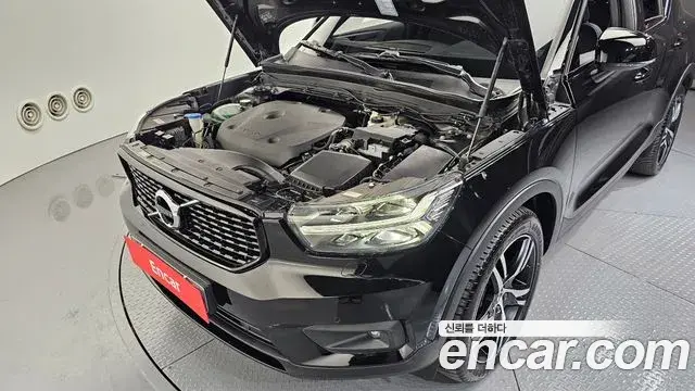 Volvo XC40 2020 — Photo 16/20