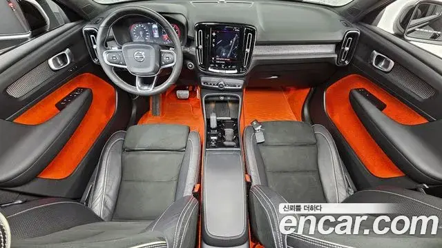 Volvo XC40 2020 — Photo 9/20