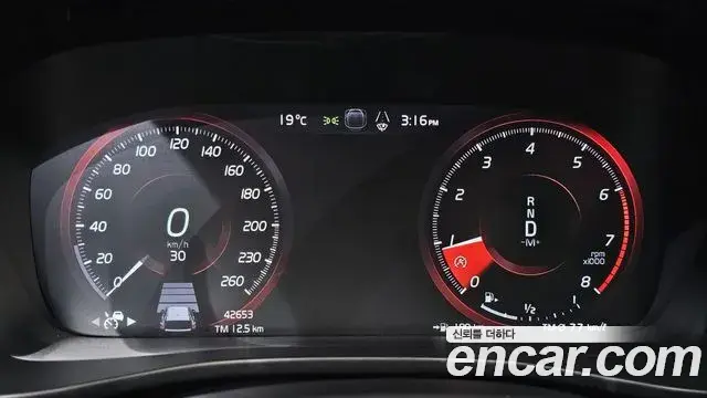 Volvo XC40 2020 — Photo 5/20