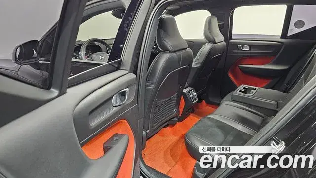 Volvo XC40 2020 — Photo 15/20