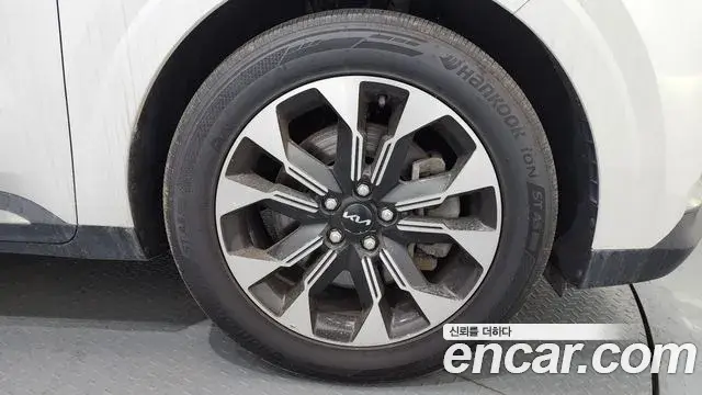 Kia Carnival 2023 — Фото 4/20