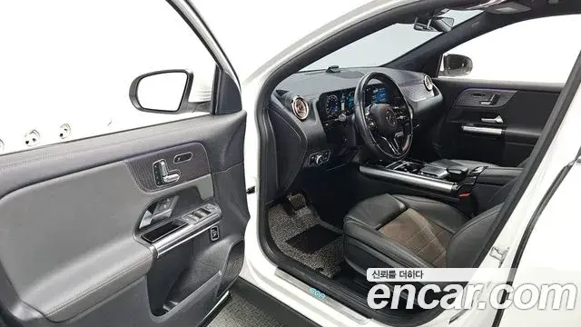 Mercedes-Benz EQA 2021 — ფოტო 18/20