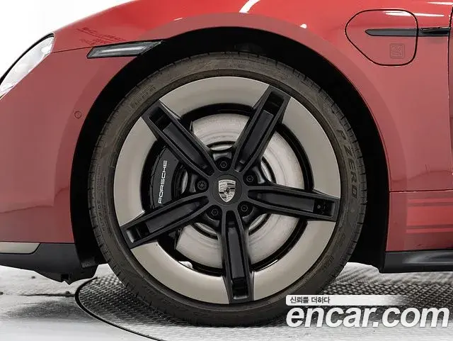 Porsche Taycan 2025 — ფოტო 19/20