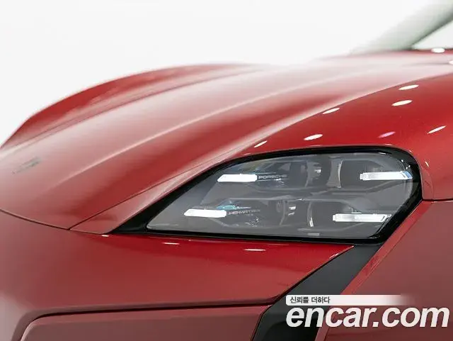 Porsche Taycan 2025 — ფოტო 2/20